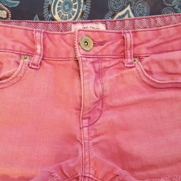 Size 5 cut off rip shorts By Aeropostale - Picture 7 of 13